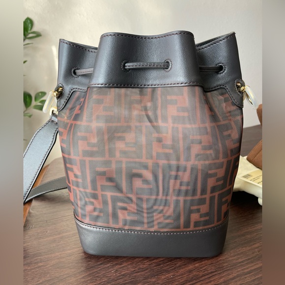 AUTHENTIC FENDI MON TRESOR BROWN BUCKET BAG IN ZUCCA MESH RETAIL 2,490$ - Picture 7 of 17